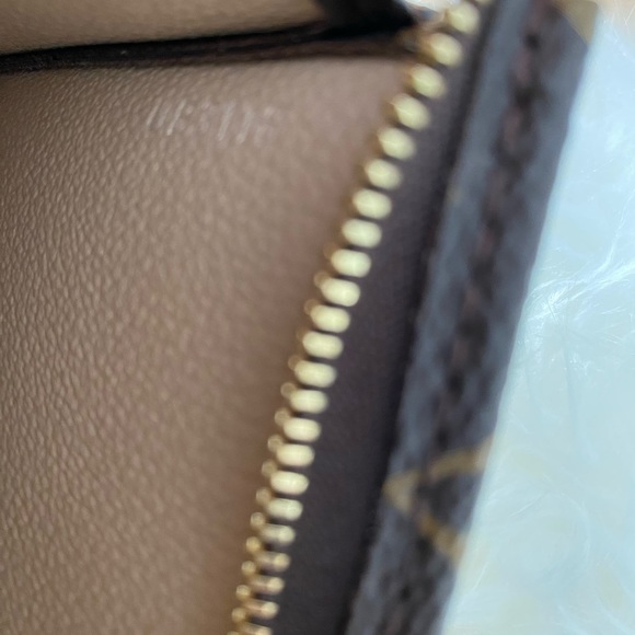 Louis Vuitton Toiletry 15 - Picture 5 of 5